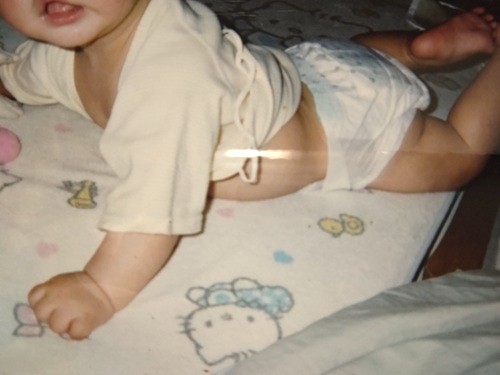 うつ伏せの赤ちゃん